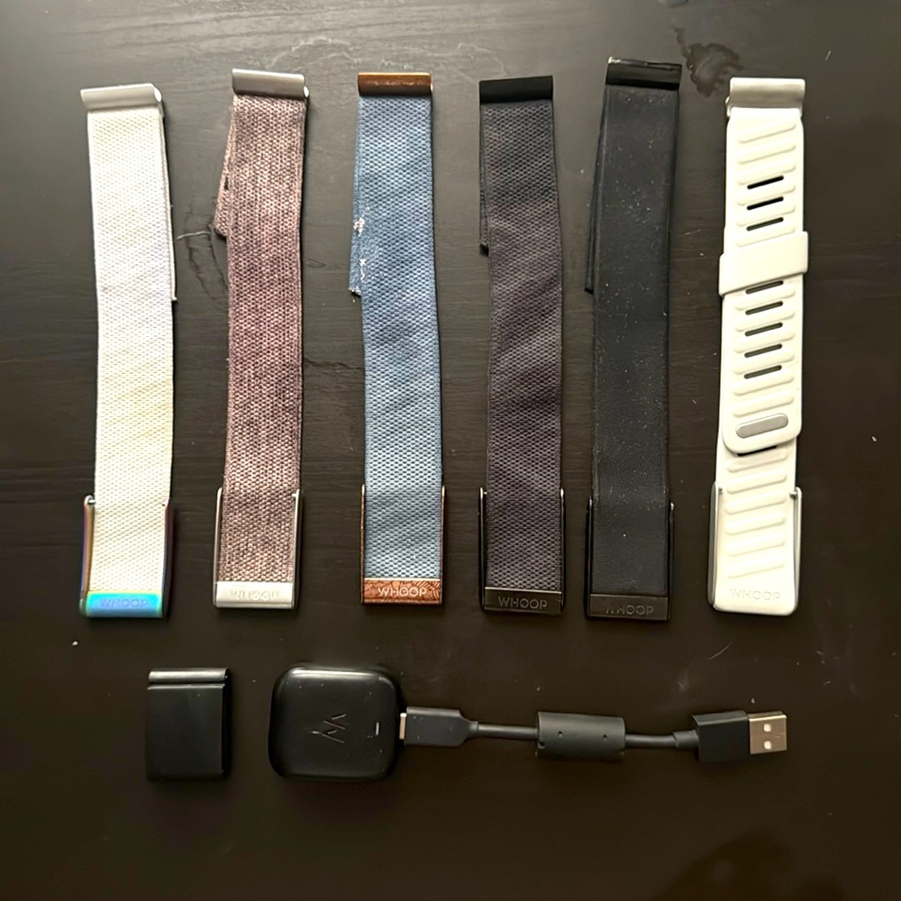 WHOOP 4.0 Bundle - 6 Bands, Charger and Tracker